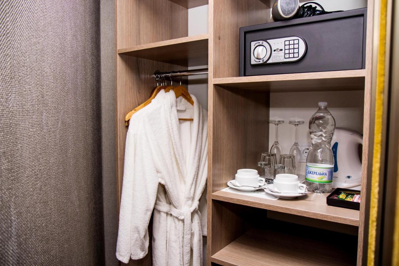 Boutique Casino Lybid Plaza Готель 5*